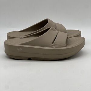 OOFOS OOmega OOaah Stacked Sandals. Size 10